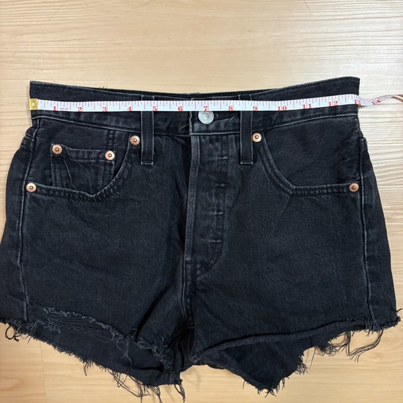 Levi’s 501 Cut Off Jean Shorts Size 24 Black High Rise Distressed - Picture 9 of 11